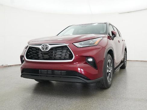 New 2026 Toyota Highlander XLE image 4
