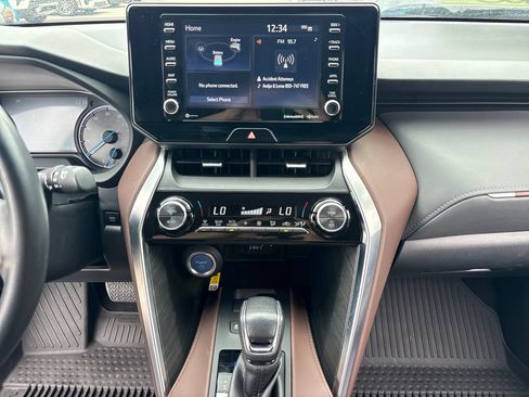 Used 2022 Toyota Venza XLE AWD/4WD image 22