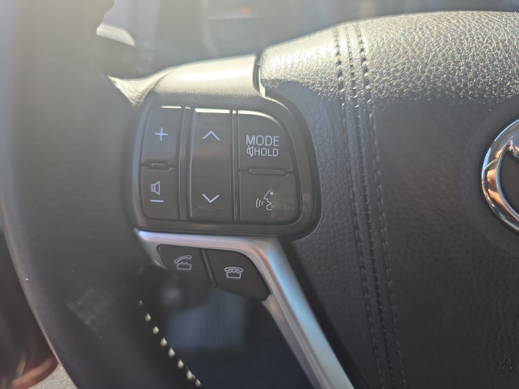 Used 2017 Toyota Sienna XLE Premium w/ Protection Package FWD image 18