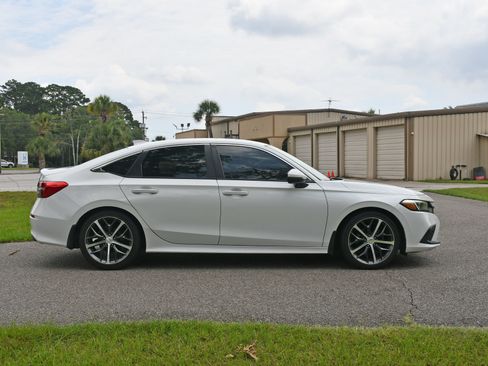Used 2023 Honda Civic Touring image 5