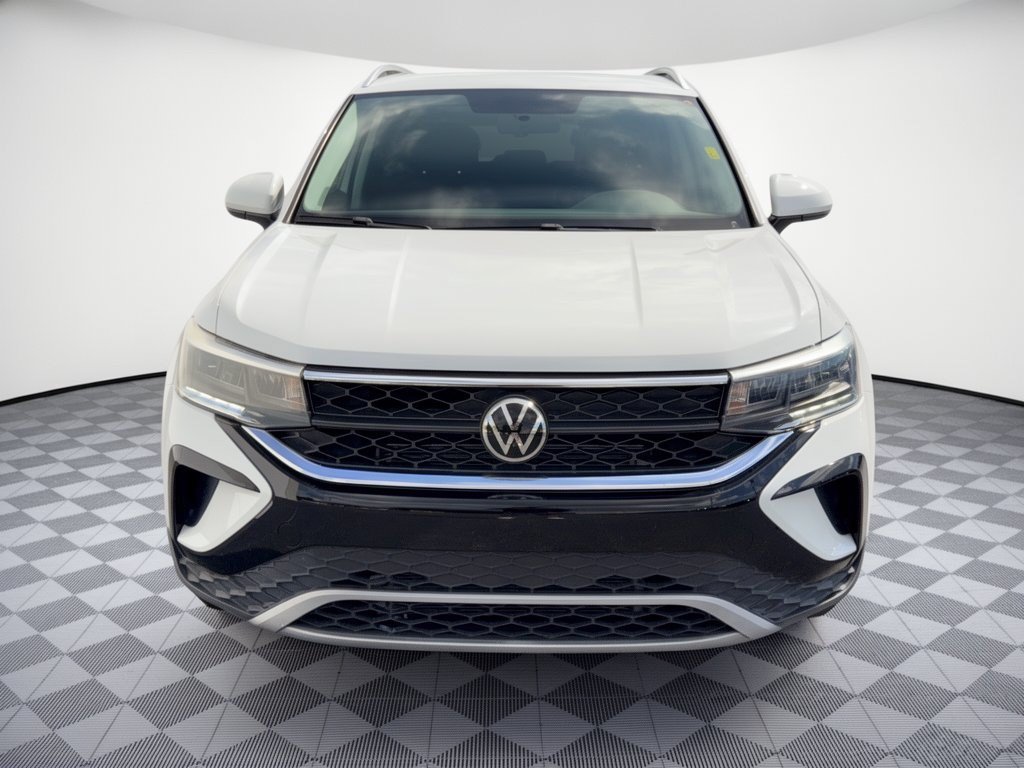 Used 2022 Volkswagen Taos SE w/ Panoramic Sunroof Package FWD image 6