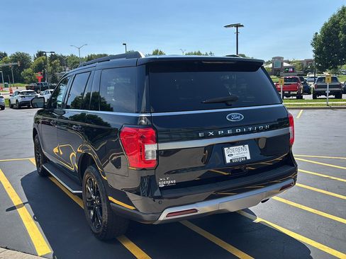 Used 2023 Ford Expedition XLT AWD/4WD image 7