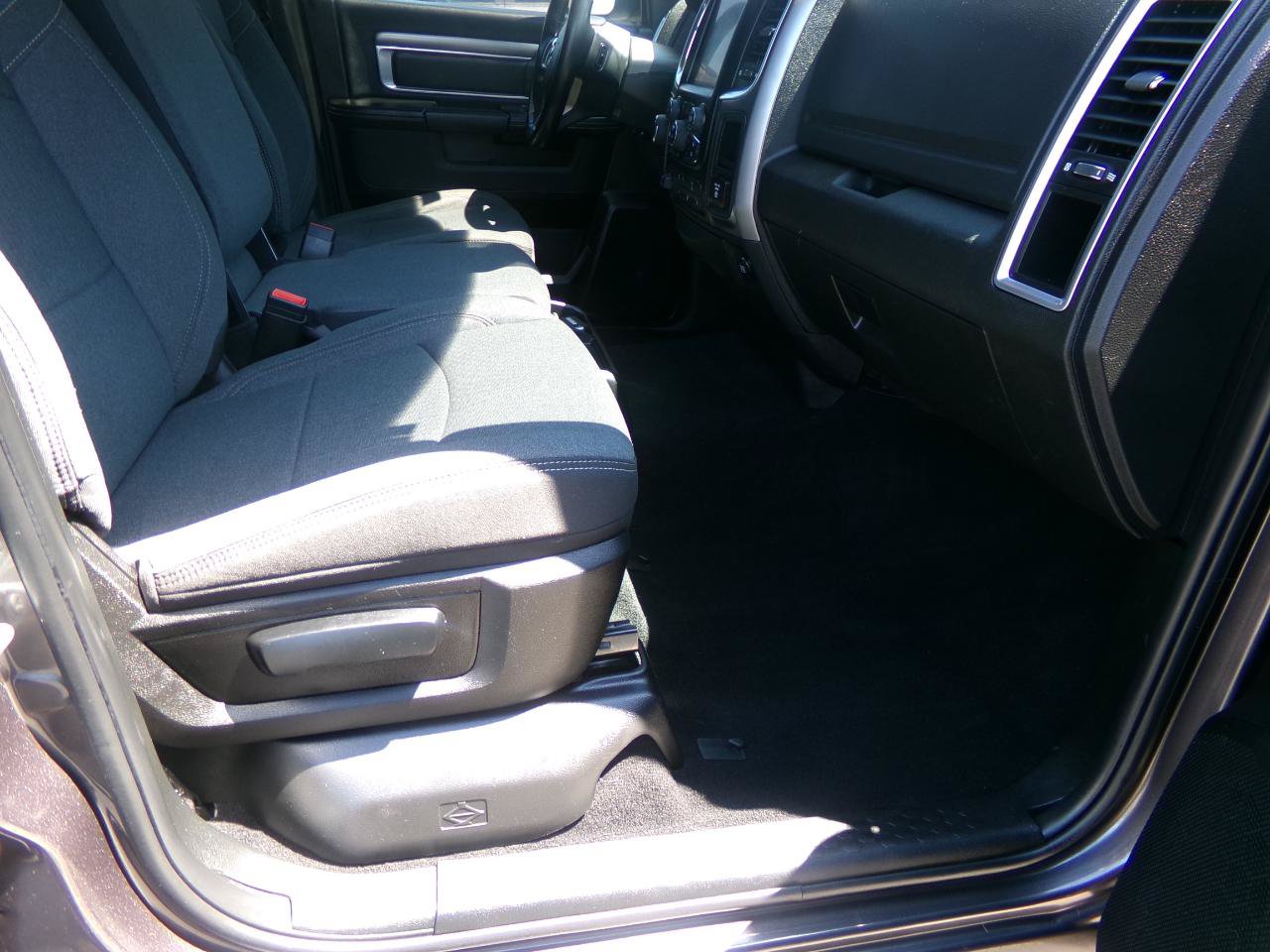Used 2021 RAM 1500 Warlock AWD/4WD image 38