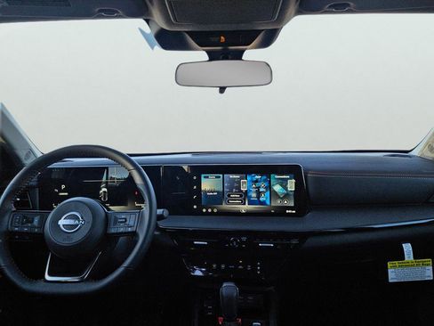 New 2026 Nissan Kicks SR FWD image 17