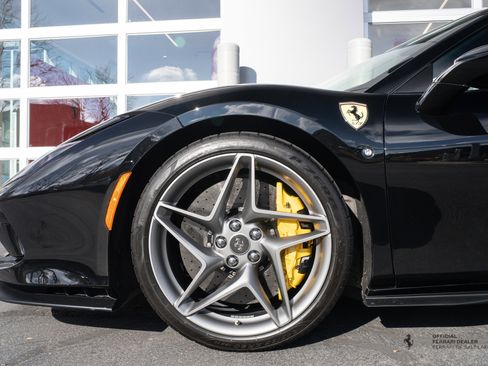 Certified 2021 Ferrari F8 Tributo image 4