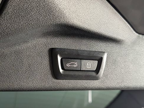 Used 2025 BMW X7 M60i AWD/4WD image 19