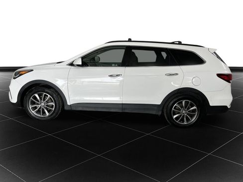 Used 2017 Hyundai Santa Fe SE image 2