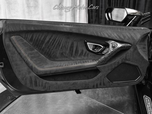 Used 2018 Lamborghini Huracan Performante image 25