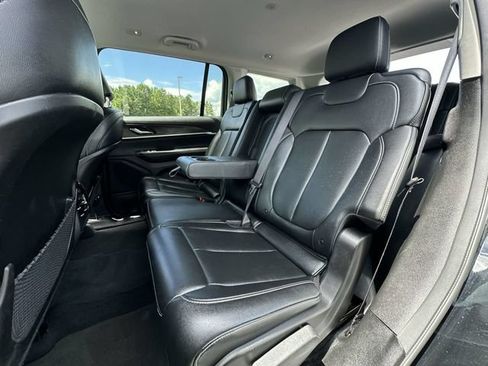 Used 2023 Jeep Grand Cherokee L Limited AWD/4WD image 24
