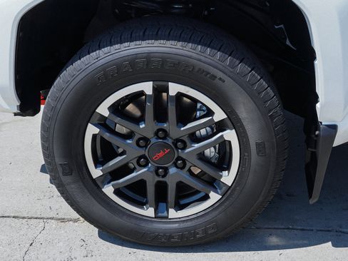 Certified 2025 Toyota Tacoma TRD Sport w/ TRD Sport Premium Package AWD/4WD image 12