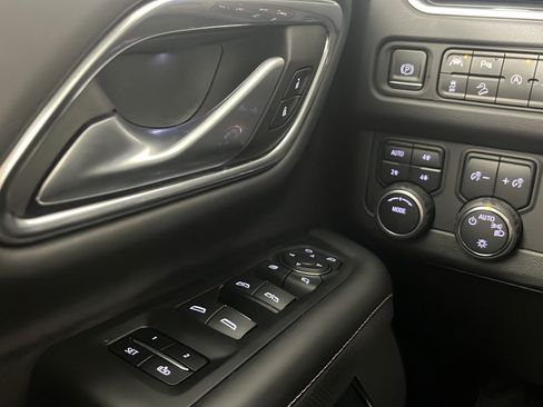 Used 2022 Chevrolet Tahoe Premier AWD/4WD image 25