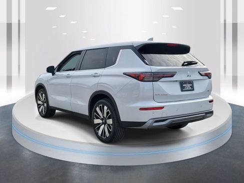 New 2026 Mitsubishi Outlander SE image 3