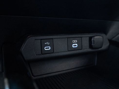 Used 2025 Toyota Prius LE image 26