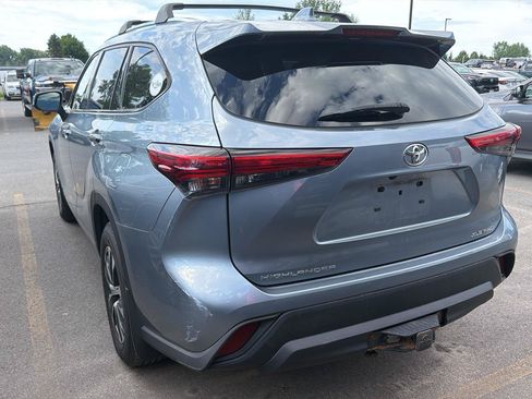 Used 2020 Toyota Highlander XLE AWD/4WD image 9