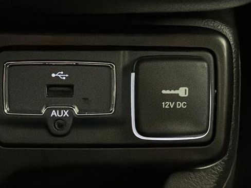 Used 2023 Jeep Renegade Latitude w/ Sun & Fun Group AWD/4WD image 38