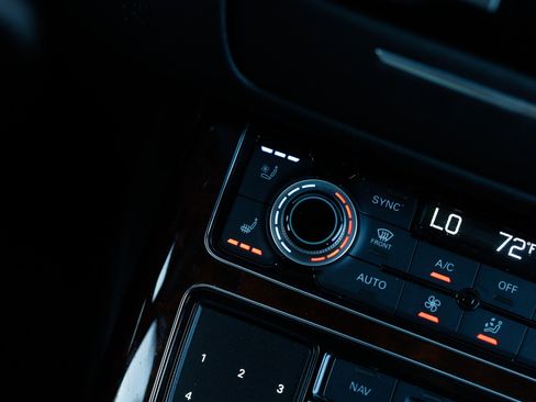 Used 2014 Audi A8 L TDI w/ Premium Package image 41