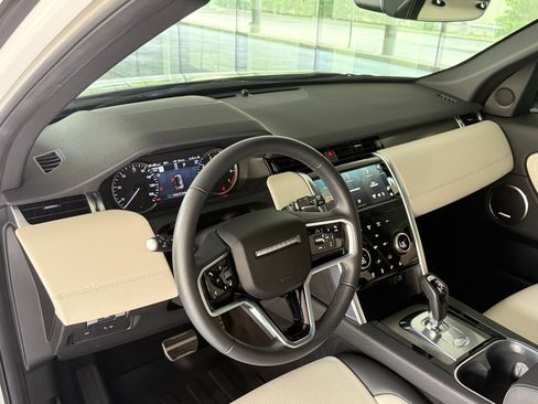 Used 2023 Land Rover Discovery Sport SE R-Dynamic AWD/4WD image 4