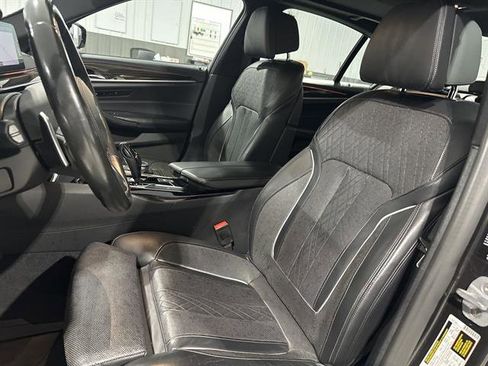 Used 2020 BMW M550i xDrive image 16