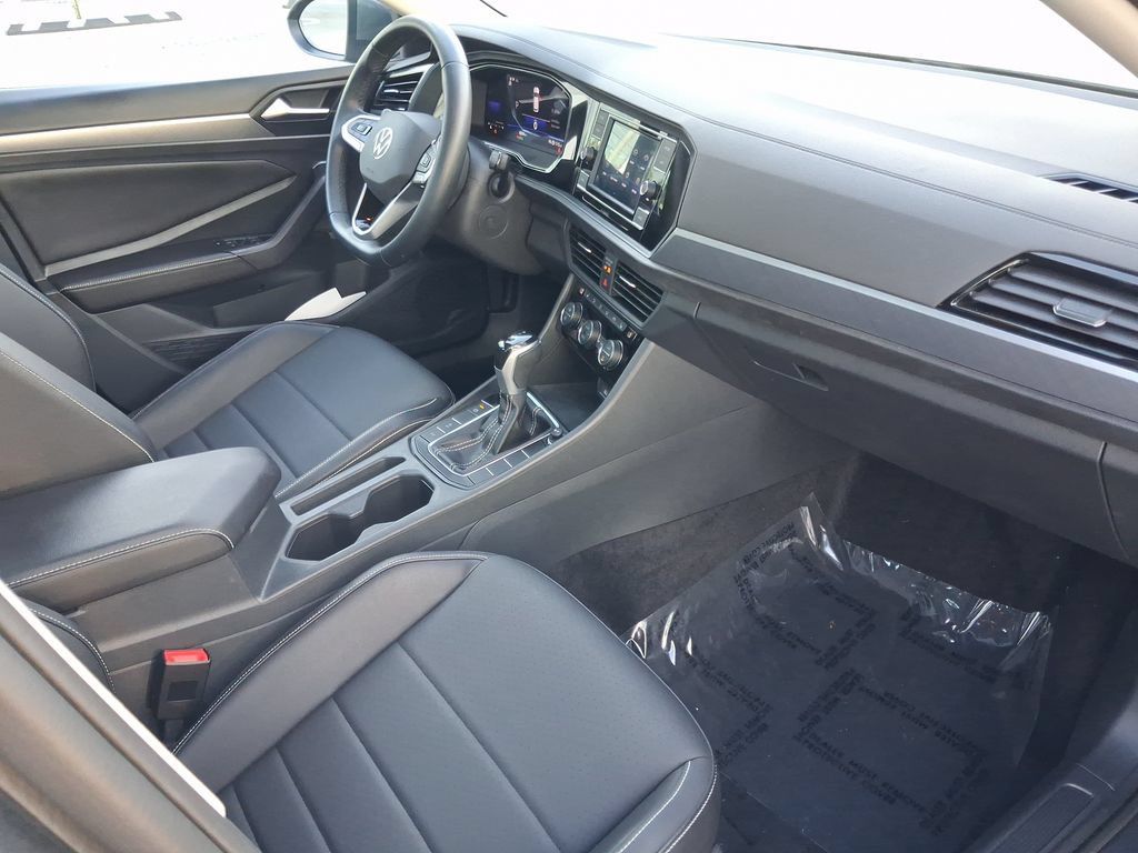Used 2023 Volkswagen Jetta SE w/ Panoramic Sunroof Package FWD image 28