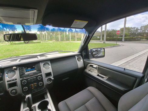 Used 2017 Ford Expedition XLT AWD/4WD image 24