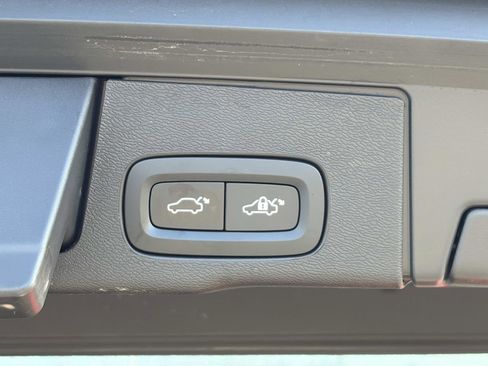 Certified 2023 Volvo XC60 B5 Plus w/ Climate Package image 11