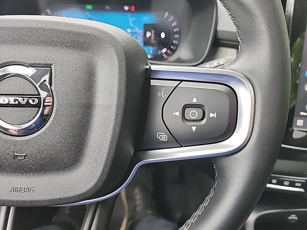 Certified 2026 Volvo XC40 B5 Plus AWD/4WD image 14