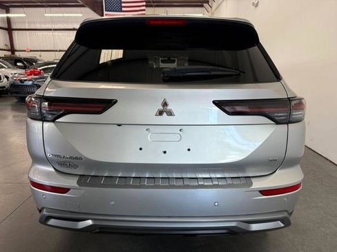 Used 2025 Mitsubishi Outlander SE FWD image 9