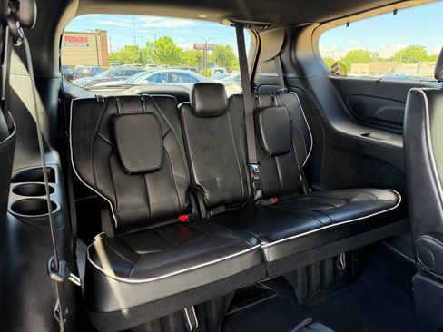 Used 2025 Chrysler Pacifica Limited FWD image 24