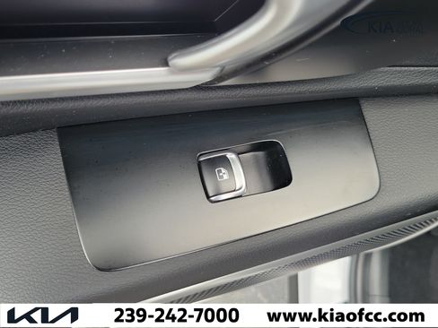 Certified 2022 Kia Telluride S FWD image 13