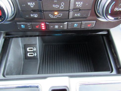 Used 2019 Ford F150 Platinum w/ Equipment Group 701A Luxury image 25