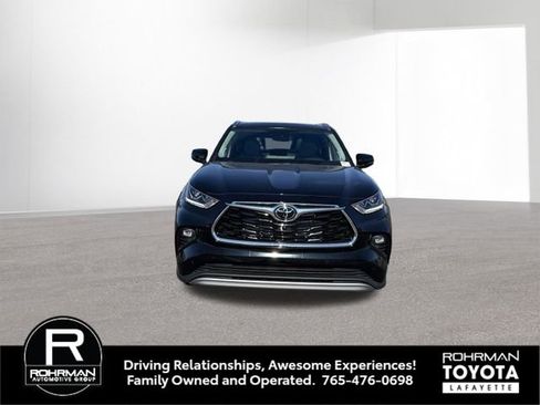 New 2026 Toyota Highlander Platinum image 9