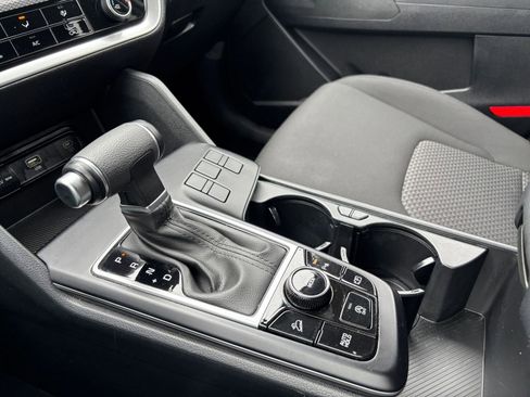 Used 2025 Kia Sportage LX image 41