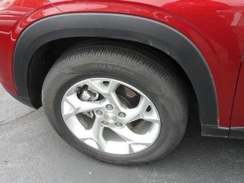 Used 2024 Chevrolet Trax LS w/ LS Convenience Package FWD image 12