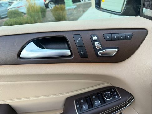 Used 2019 Mercedes-Benz GLS 550 4MATIC image 31