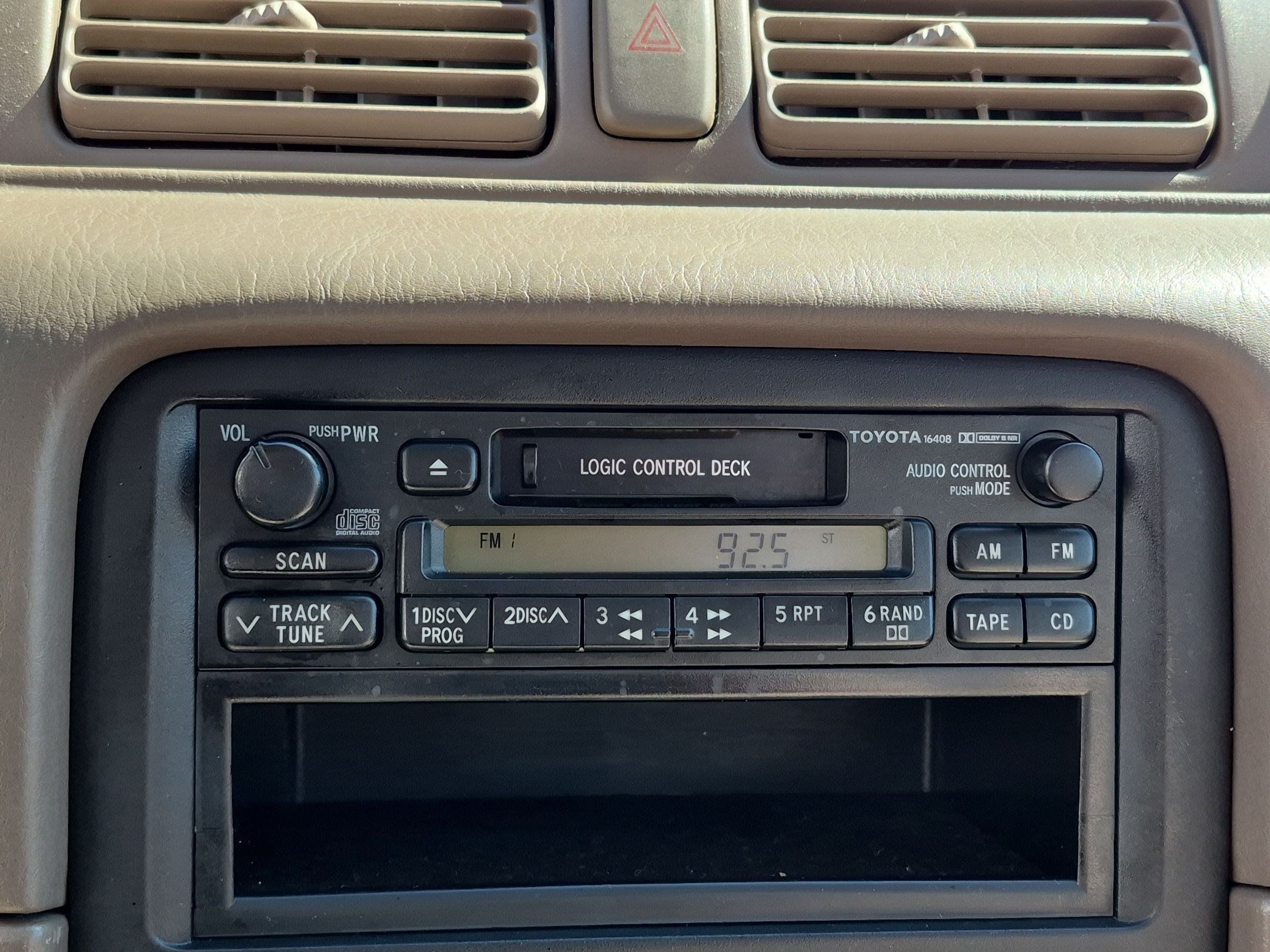 Used 1998 Toyota Camry LE FWD image 21
