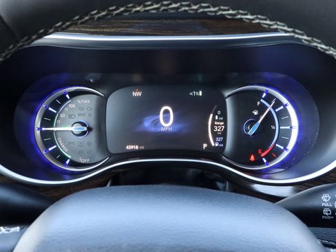 Used 2023 Chrysler Pacifica Limited image 34