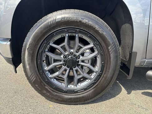 Used 2019 Chevrolet Silverado 1500 LT w/ All-Star Edition AWD/4WD image 2