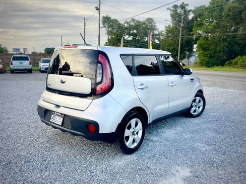 Used 2018 Kia Soul FWD image 4
