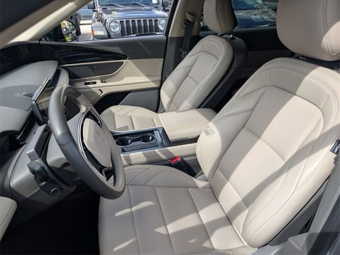 Certified 2025 Lincoln Nautilus Premier image 11