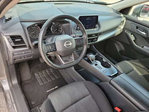 Used 2025 Nissan Rogue SV FWD image 8