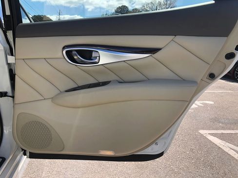 Used 2017 INFINITI Q70 L 3.7 image 35