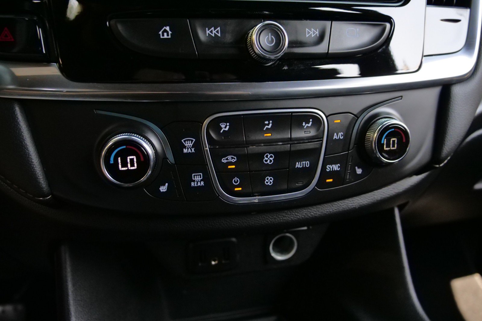 Used 2022 Chevrolet Traverse LT AWD/4WD image 17
