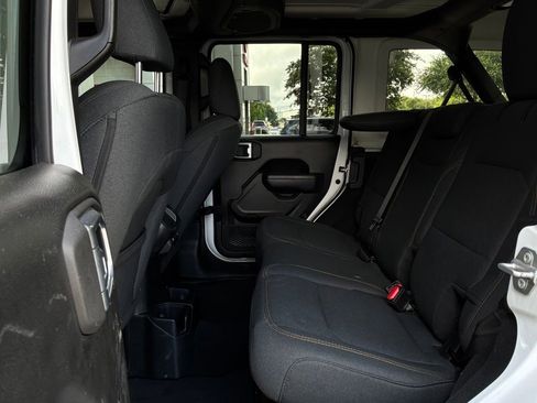 Used 2025 Jeep Wrangler Unlimited Sport AWD/4WD image 11