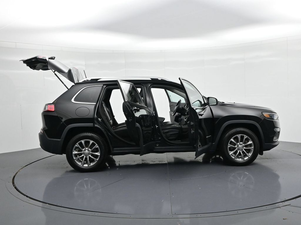 Used 2019 Jeep Cherokee Latitude Plus w/ Cold Weather Group AWD/4WD image 23