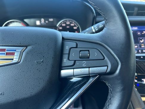 Used 2025 Cadillac XT6 Premium Luxury image 33