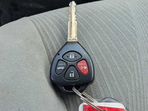 Used 2012 Toyota Corolla LE FWD image 28