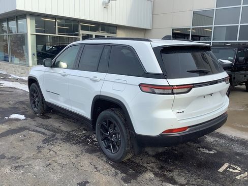 New 2026 Jeep Grand Cherokee Altitude image 7