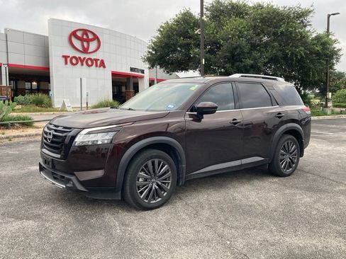 Used 2022 Nissan Pathfinder SL w/ SL Premium Package FWD image 1