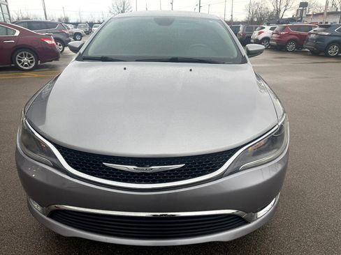 Used 2017 Chrysler 200 Limited Platinum image 4