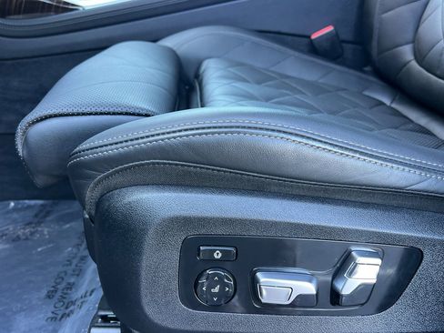 Used 2025 BMW X7 xDrive40i w/ Climate Comfort Package image 13